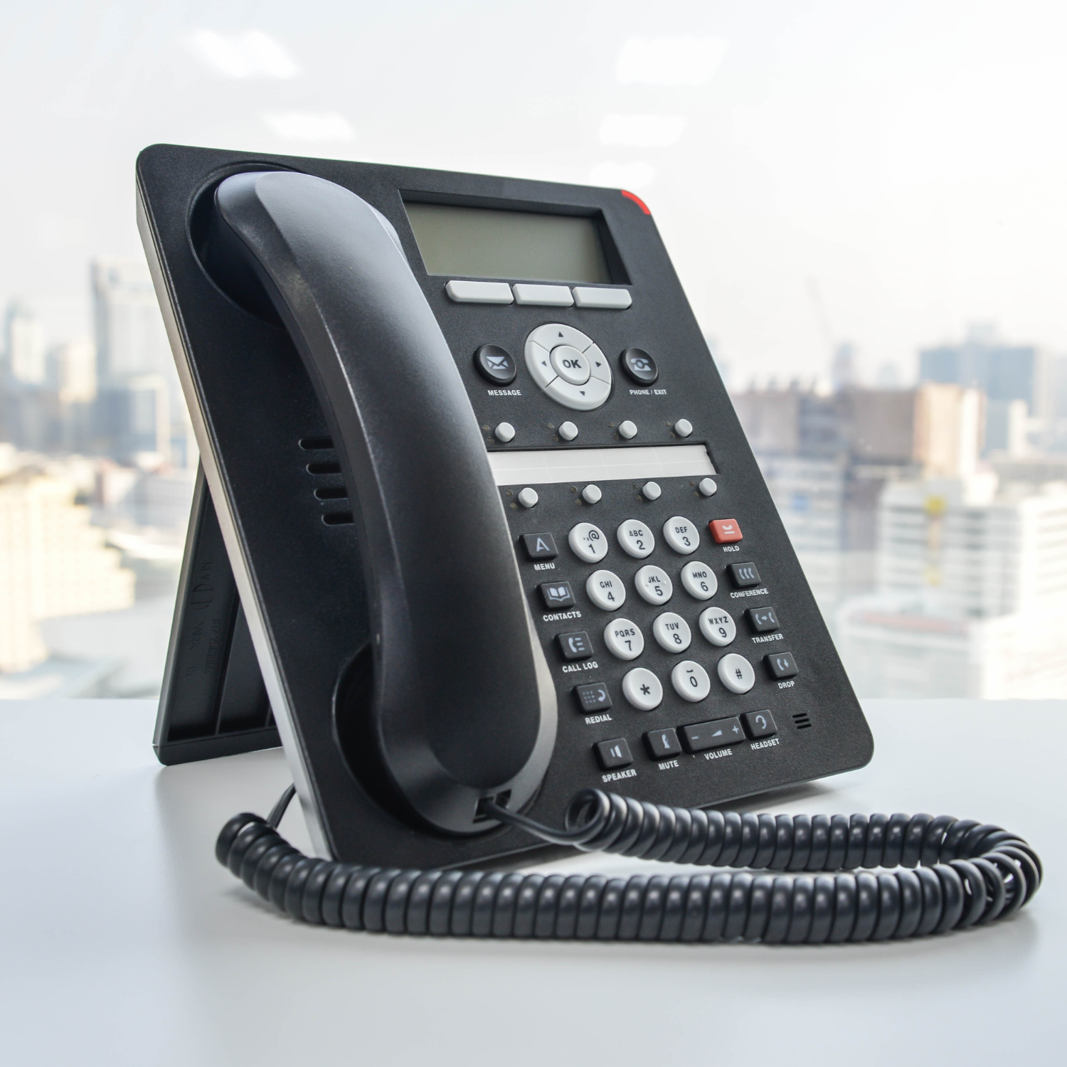 Comparing softphones and traditional phone systems for modern business communication